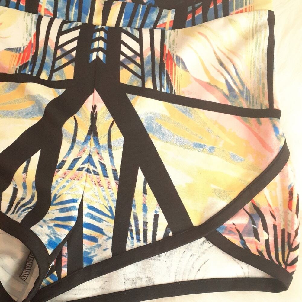 MATERIAL GIRL Geometric Multicolored Abstract Art Cage Shorts Festival Sz: L - Picture 6 of 12